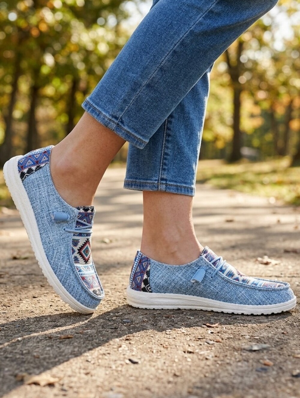 NWOB Women's Aztec Pattern Loafers Blue Denim Style Size 6 (Marked 37)